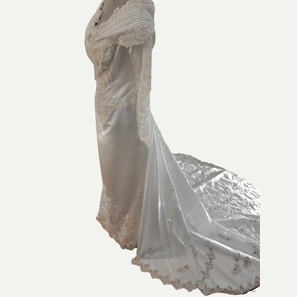 The Fall Bride with detachable Train - Picture 1 of 12